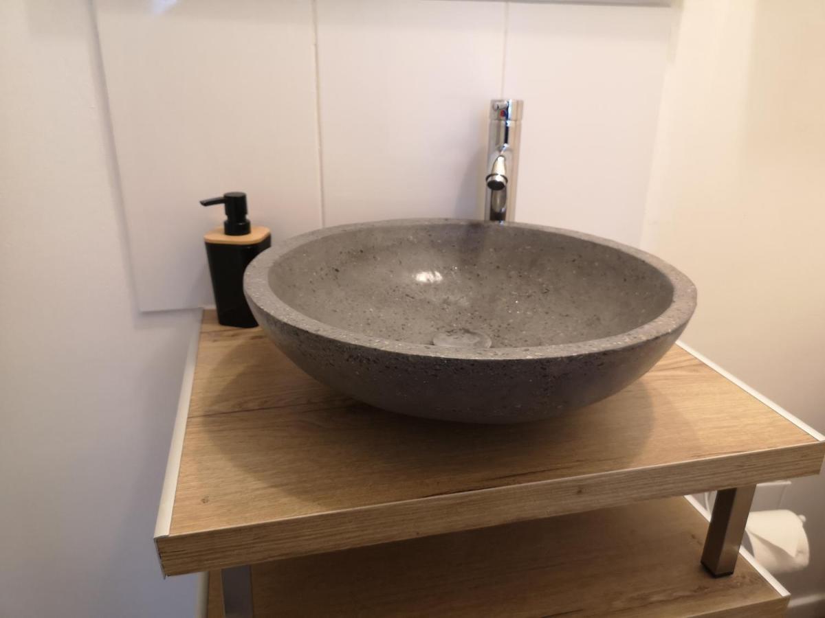 Cosy- Chaleureux- Quartier Calme- Wifi Apartment *